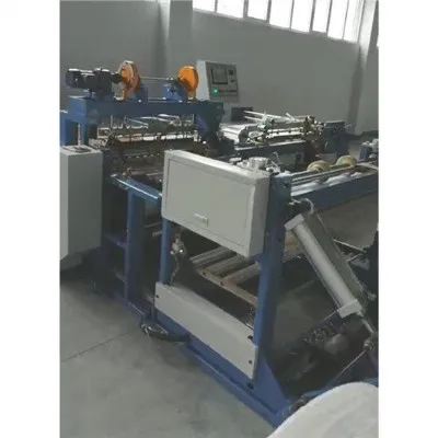 Stroj za rezanje i šivanje s jednim preklopom